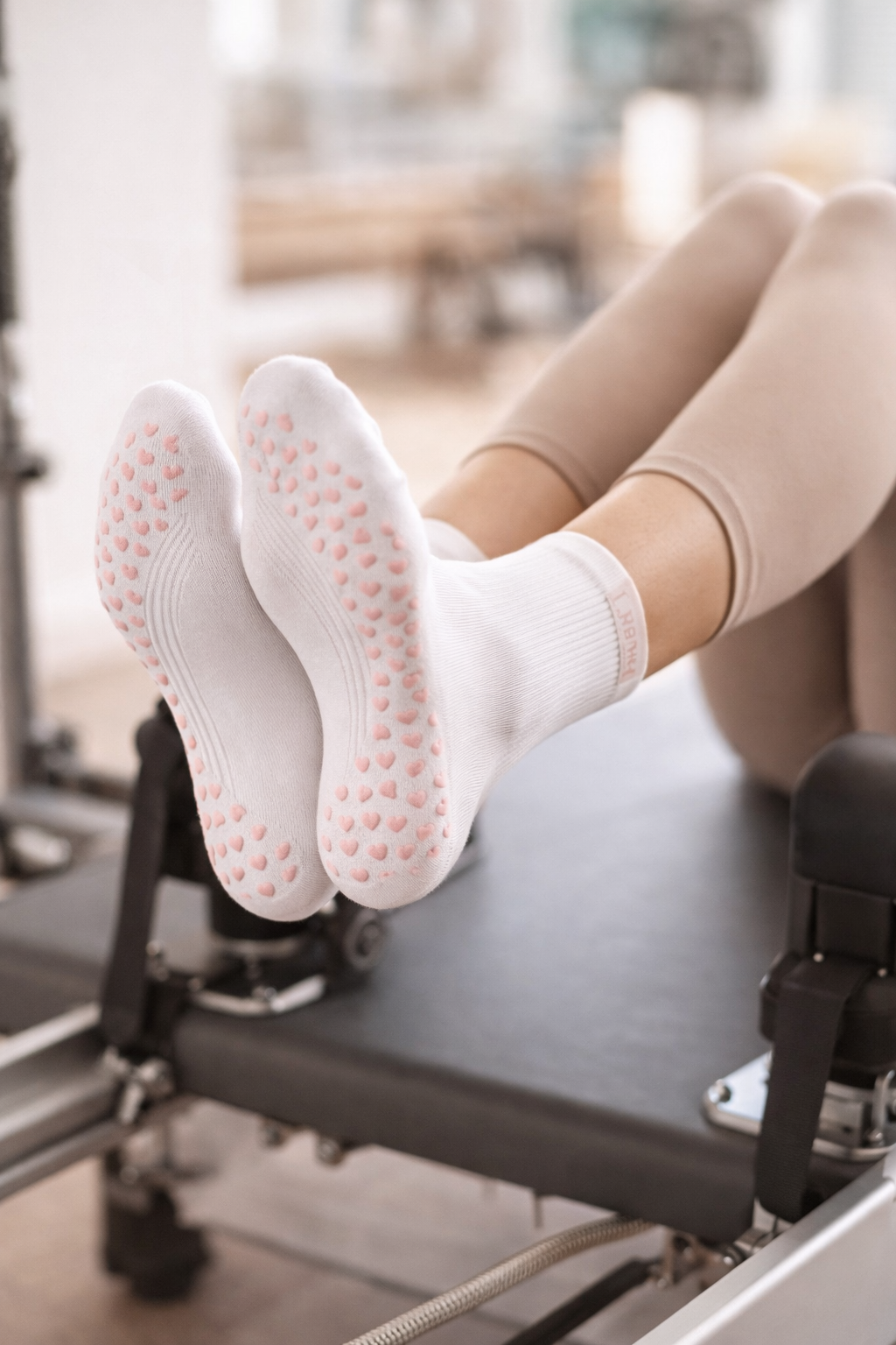 LUMÉA Pilates Socken – Rutschfest & Elegant (Weiß)